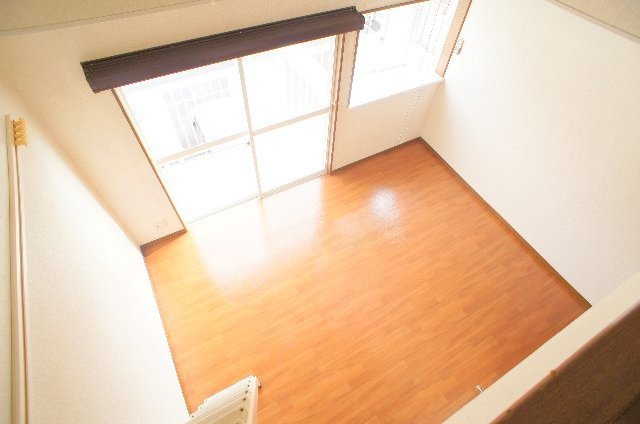 未貴ハイムＣ棟 ロフトから見た室内です♪