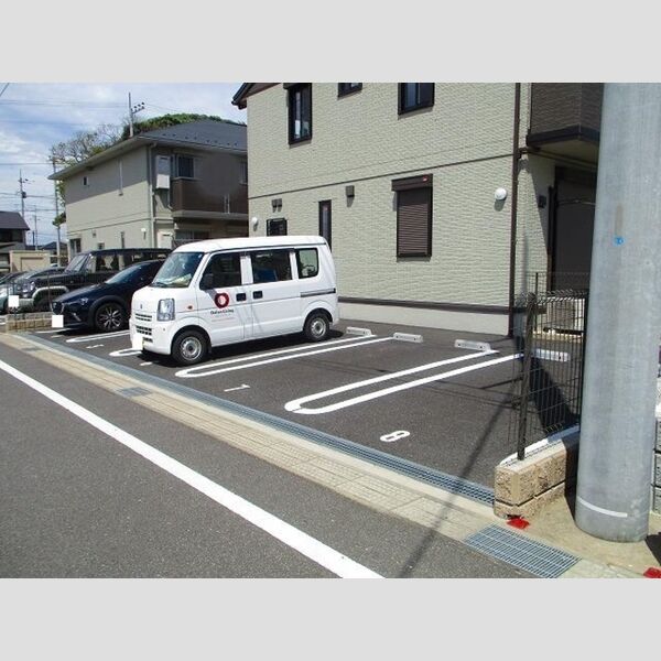 プルメリア103号室 駐車場
