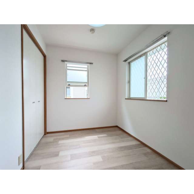 フェリース中根 右和室