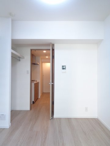 ＡＺＥＳＴ阪東橋401号室 リビング