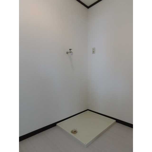 リヴェールシモネＢ 洗濯機置き場