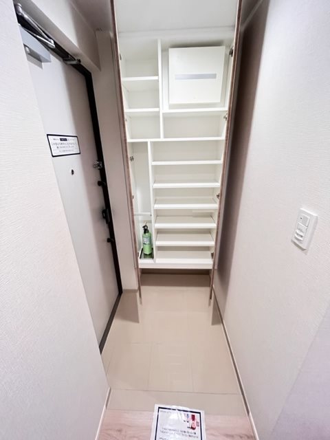 クレヴィアリグゼ日暮里5階 玄関