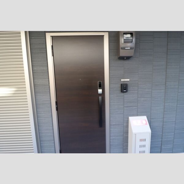 セレスティア白鳥108号室 玄関