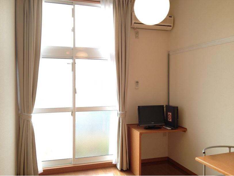 レオパレスＭＩＹＡＭＡＩ リビング