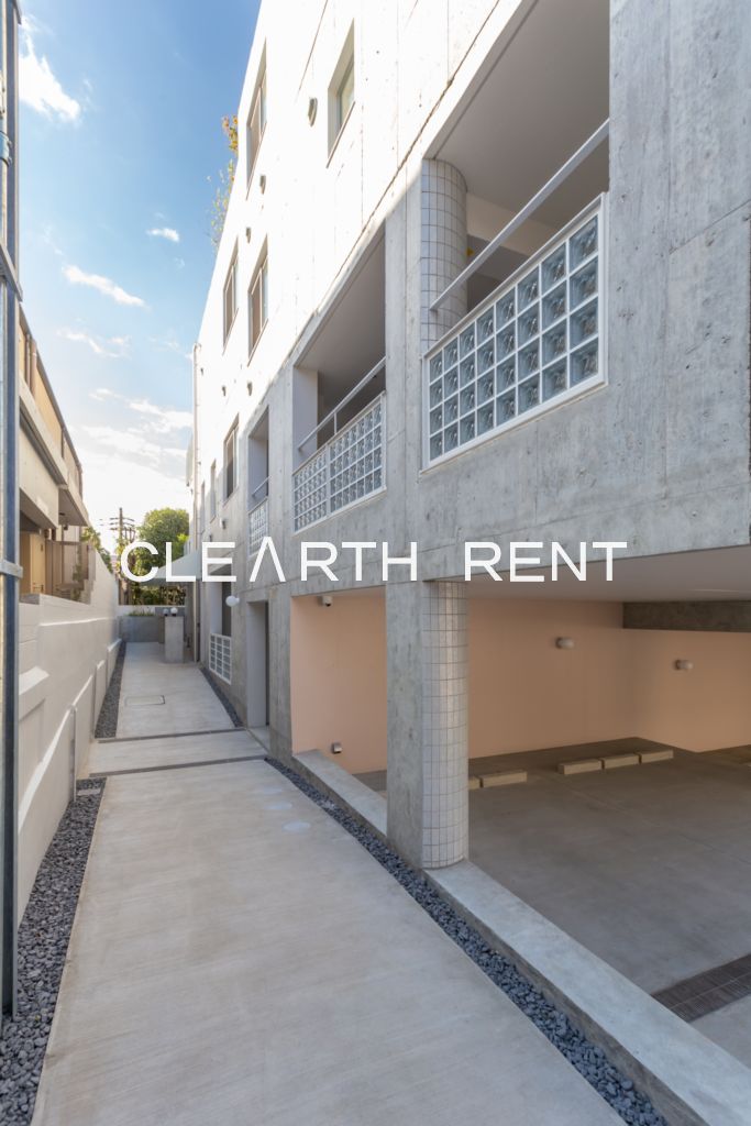 アスタルテ上原105号室 長屋住居で共用部を通らず、住居の中に入ることができます