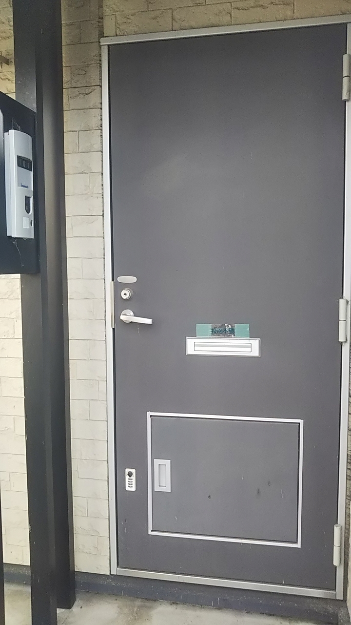 レオパレスＣｏＣｏ 玄関