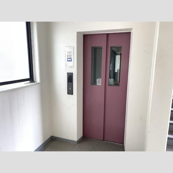 クリエール吉川106号室 エレベーター