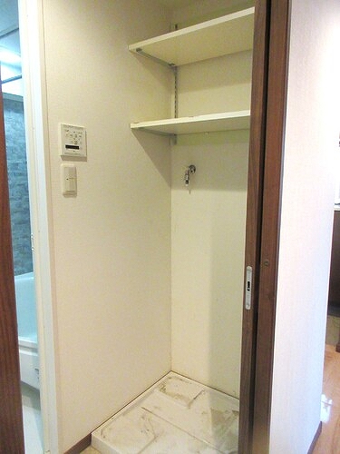 ライオンズガーデン東大島 室内洗濯機置場　※内装前