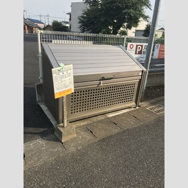 ヴァンヴェール203号室 ゴミ捨て場