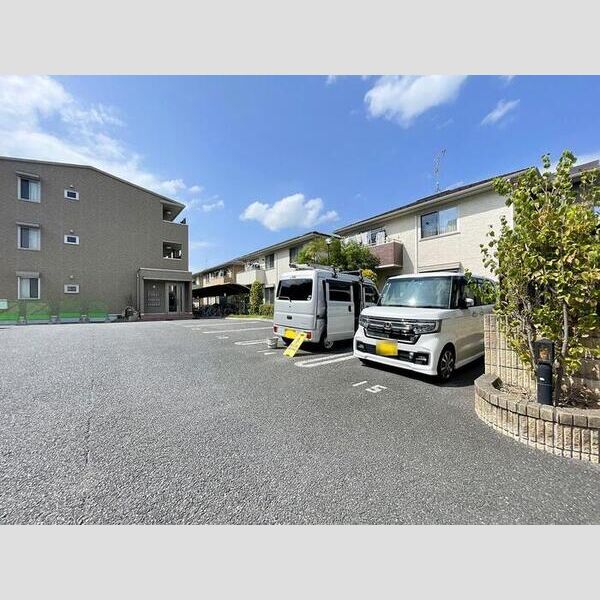 グレイス303号室 駐車場