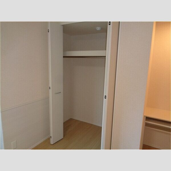 フランボワーズ中島105号室 収納