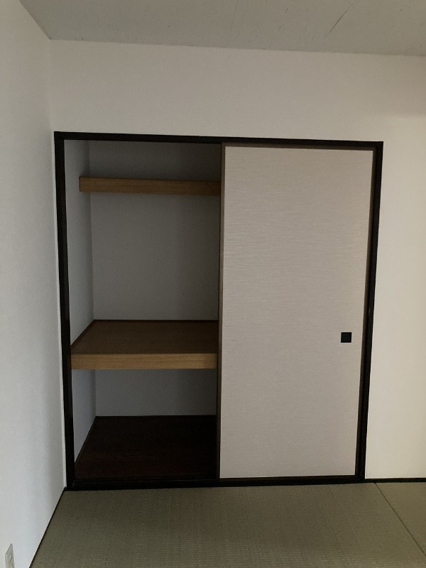 アゼリアⅢ1階 収納