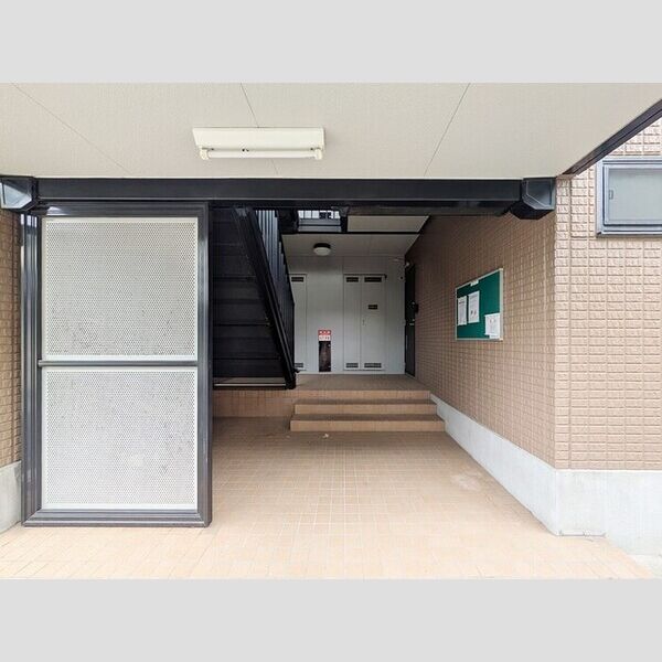 フロイデ若葉 エントランス