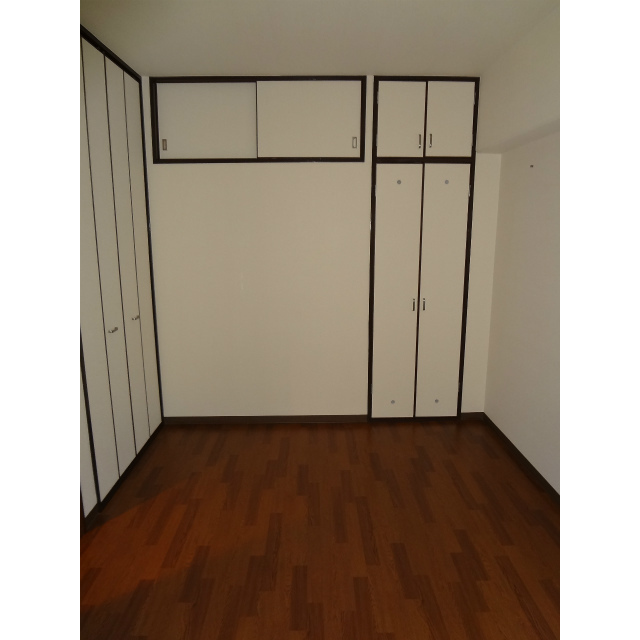 オーバーヒルズ弐番館 洋室5.7帖