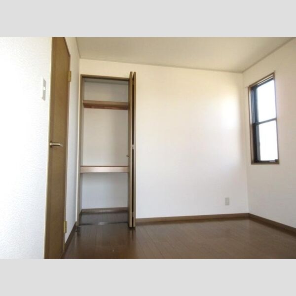 ハウスアーバン 北洋室の収納