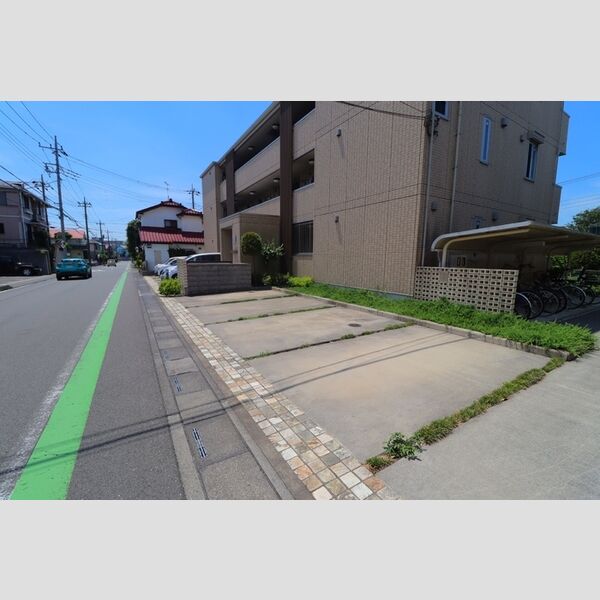 I.ヴィレッジ　WEST 駐車場