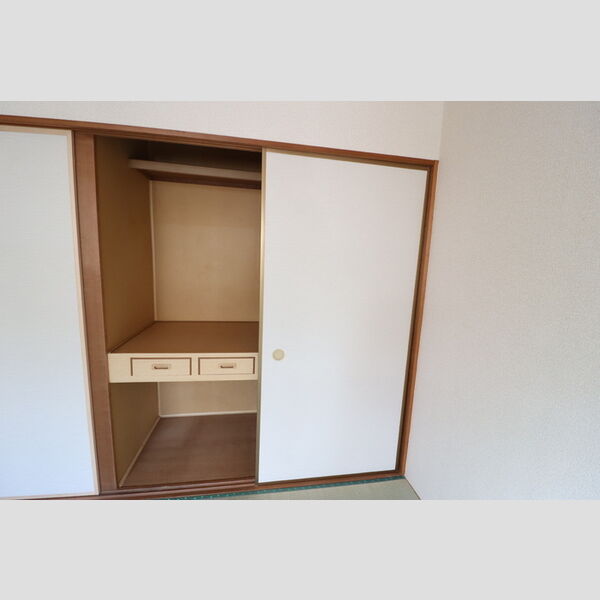 カサベルデ　C102号室 押入