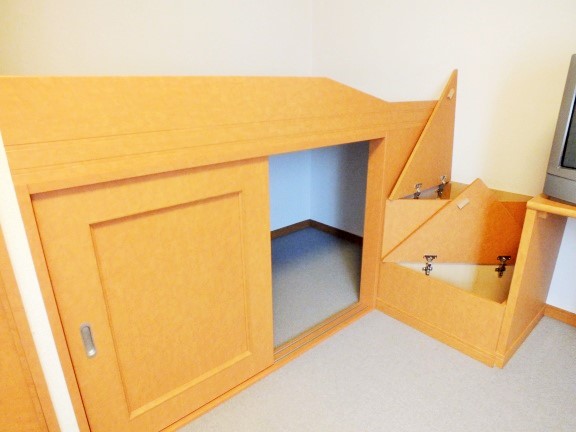 レオパレスクエスタ 玄関