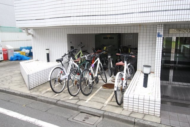 スカイコート新宿落合第４1階 駐輪場