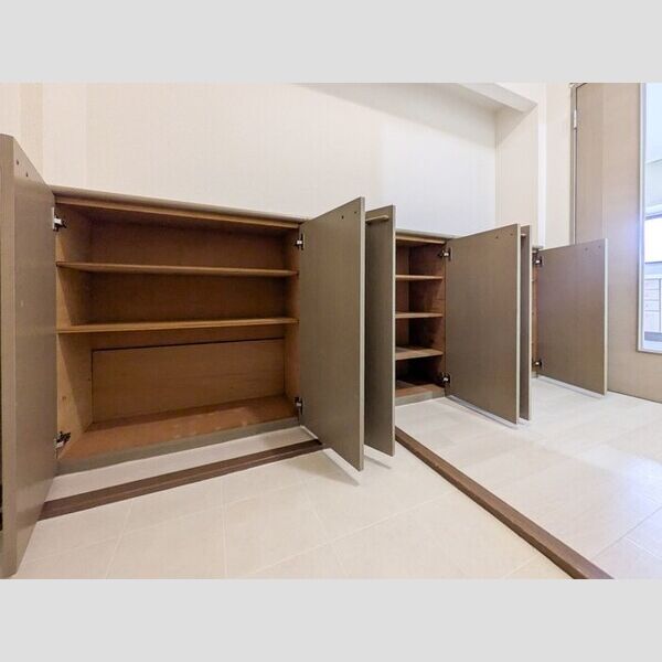 モダンタイムス　Ⅲ 玄関