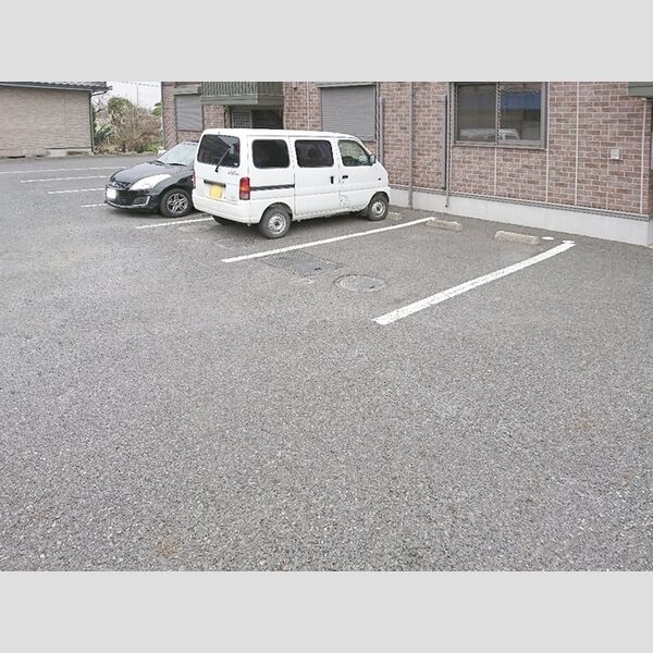 シャルム 駐車場