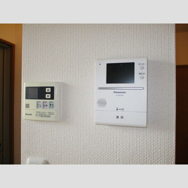 エスポワール　壱番館105号室 壱105(モニター付インターホン、給湯器リモコン)