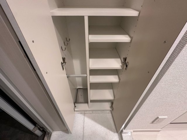 レオンコンフォート西新橋 靴入