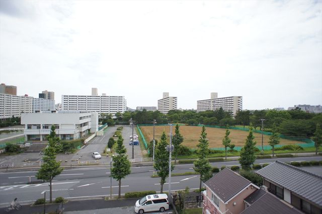 エクセルグランデ高洲0501号室 南向き・前面駐車場につき、日当たり良好です