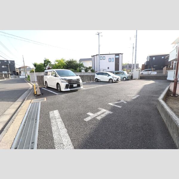 イーストヒルズ 駐車場