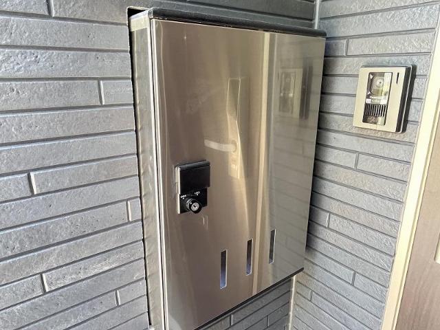 メゾンアルス101号室 宅配ボックス