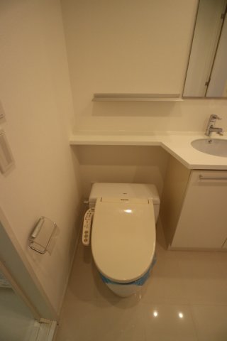 プライムアーバン四谷外苑東1302号室 トイレ