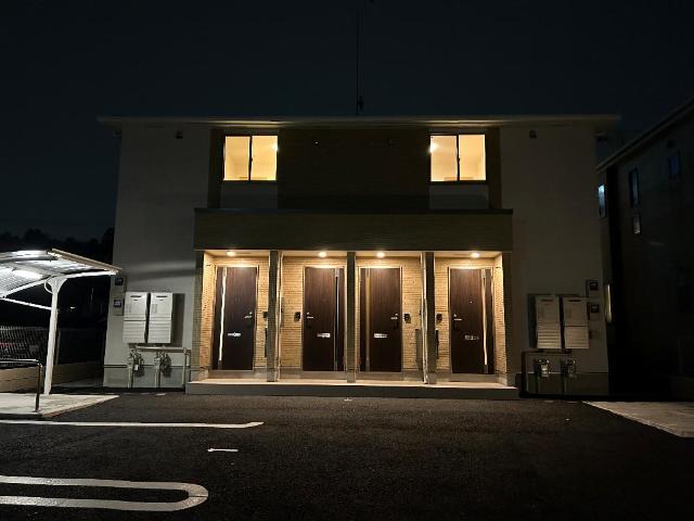 カスターニャ 外観写真（夜）