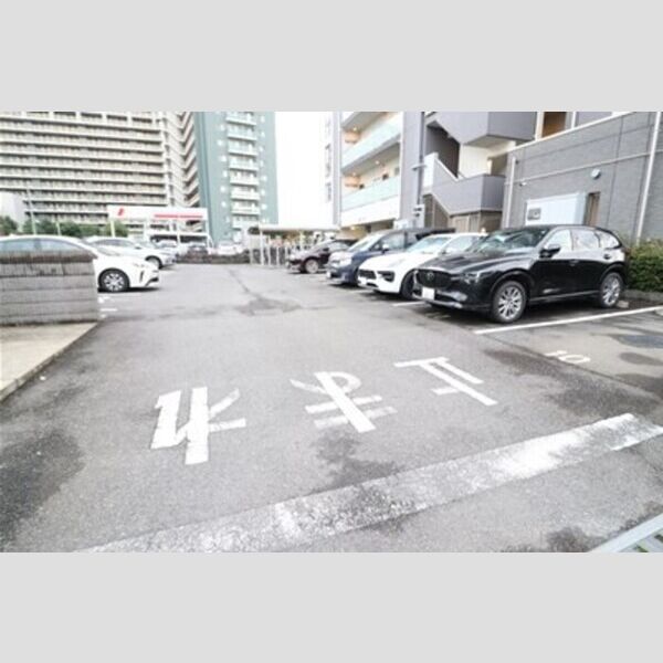 グリーンヒルズ903号室 駐車場