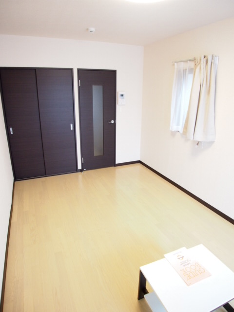 レオネクストアローマ稲毛 ドア側