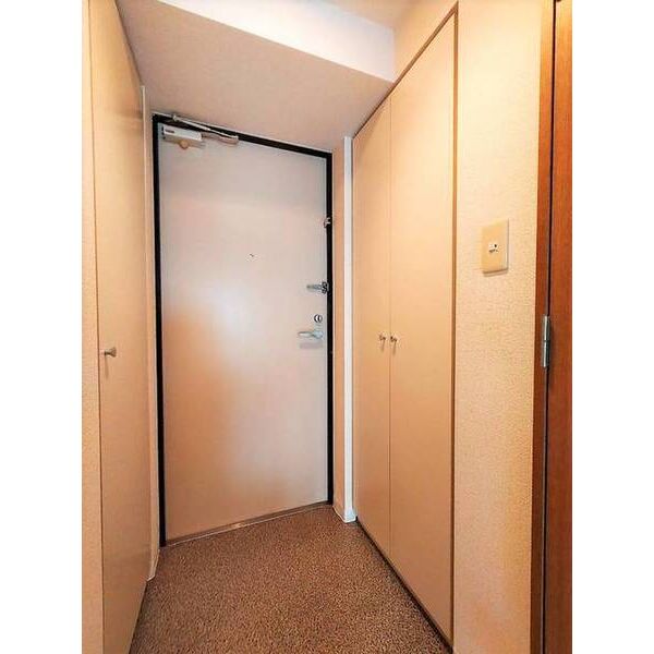 メゾン・ド・ヴィレ千葉中央 玄関