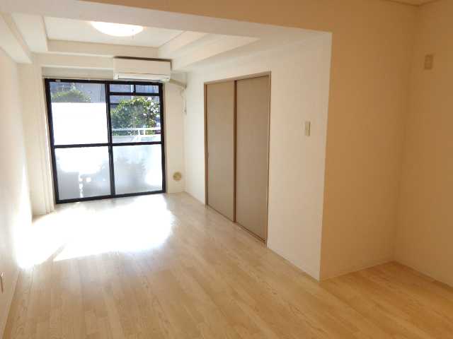 ドミールシャルム102号室 ＬＤＫ