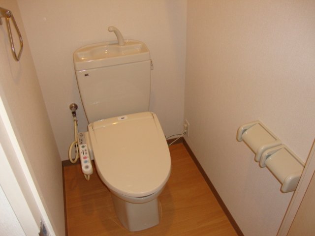 ソワール鎌倉201号室 トイレ