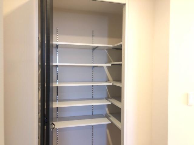 イーストガーデン 収納