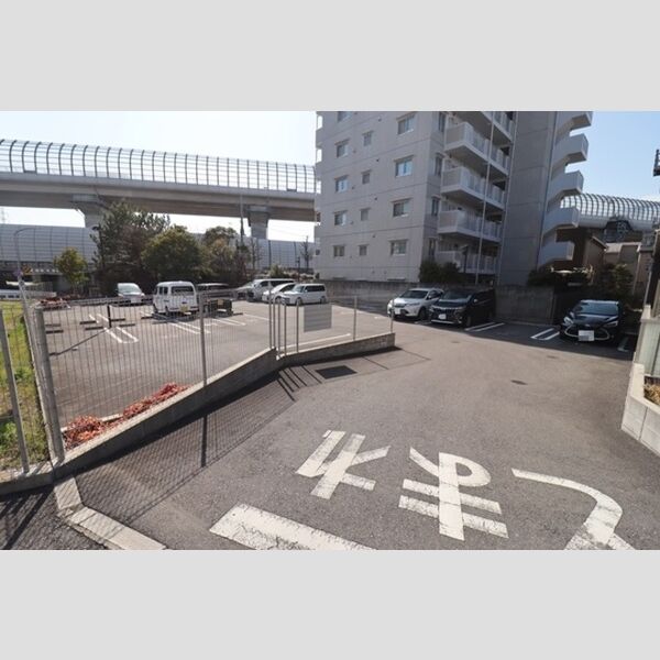 アゼリア松戸205号室 駐車場