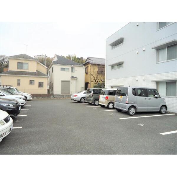 ビューバレー彩103号室 駐車場