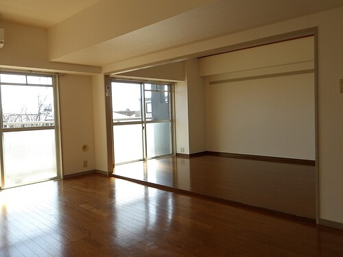 テレパレス船橋三咲Ａ棟 リビング