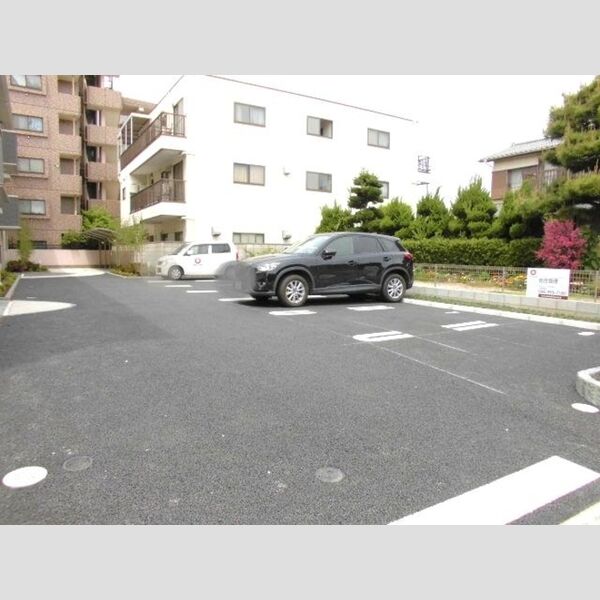 アリエス205号室 駐車場