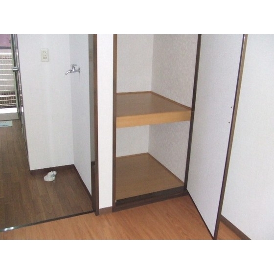 ＢＡＵＨＡＵＳ・Ｂ1階 内観
