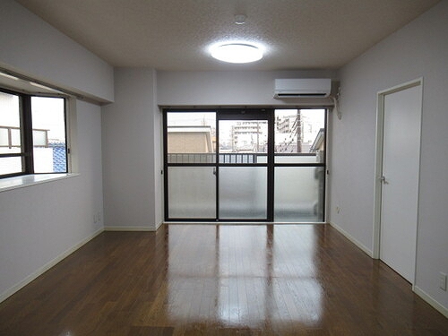 ライオンズマンション与野本町 リビングダイニング（別角度）