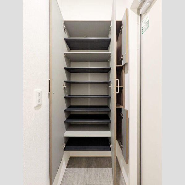 マーリエ　(3) 玄関