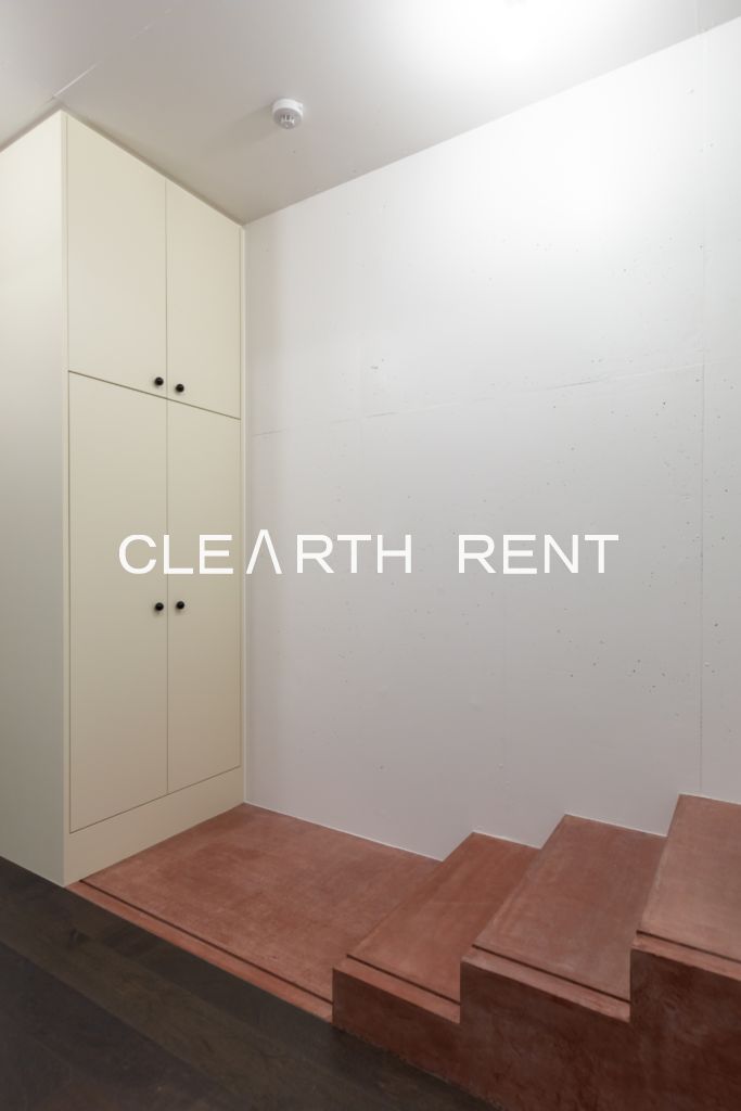 アスタルテ上原105号室 長屋住居となっており、共用部を通らずアクセスが可能です。