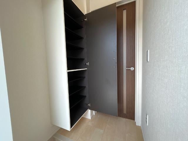 ディモーラ102号室 玄関