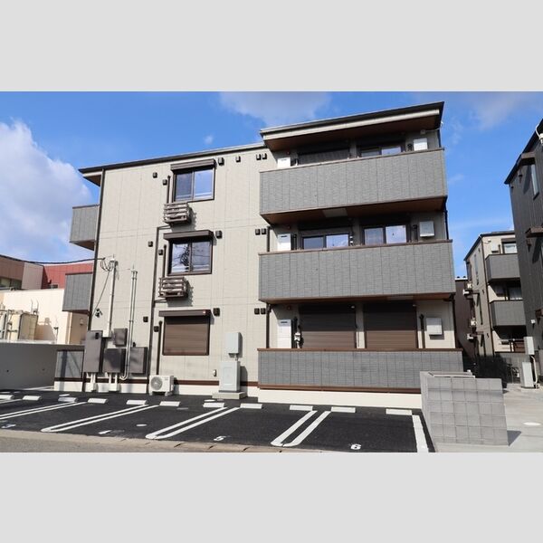 アヴァンスコート参番館103号室 外観