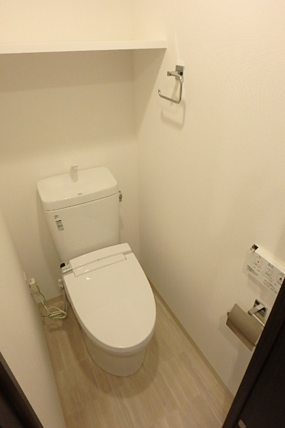 ガーラ・ステーション横濱関内4階 シャワー付きトイレ