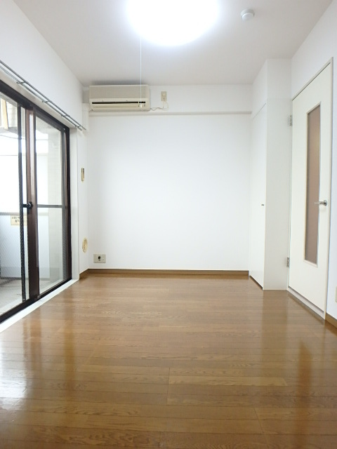 パレ・ドールアイディ大森6階 明るい洋室！